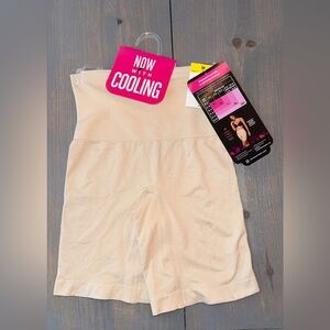 Maiden Form Shapewear NWT Size Medium Beige Shorts